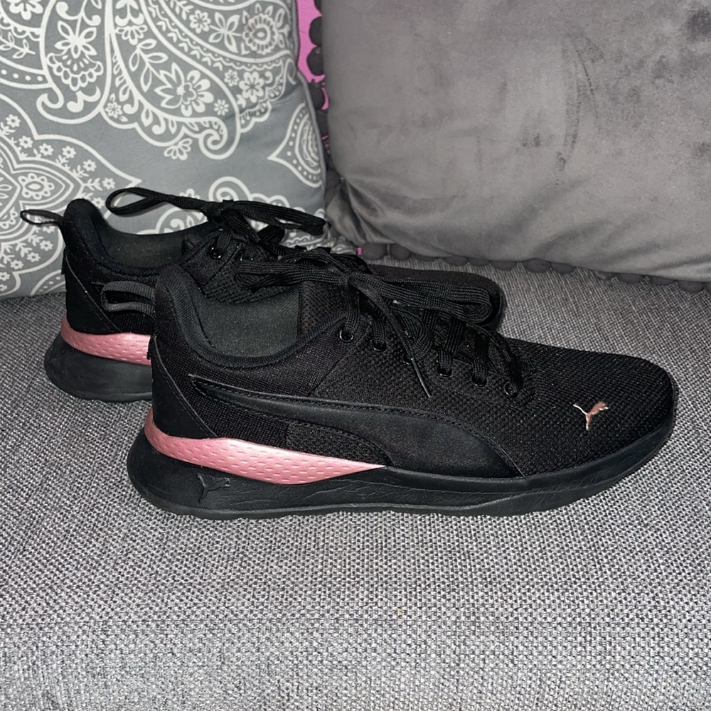 Black & Rose Gold Puma Sneakers 💋